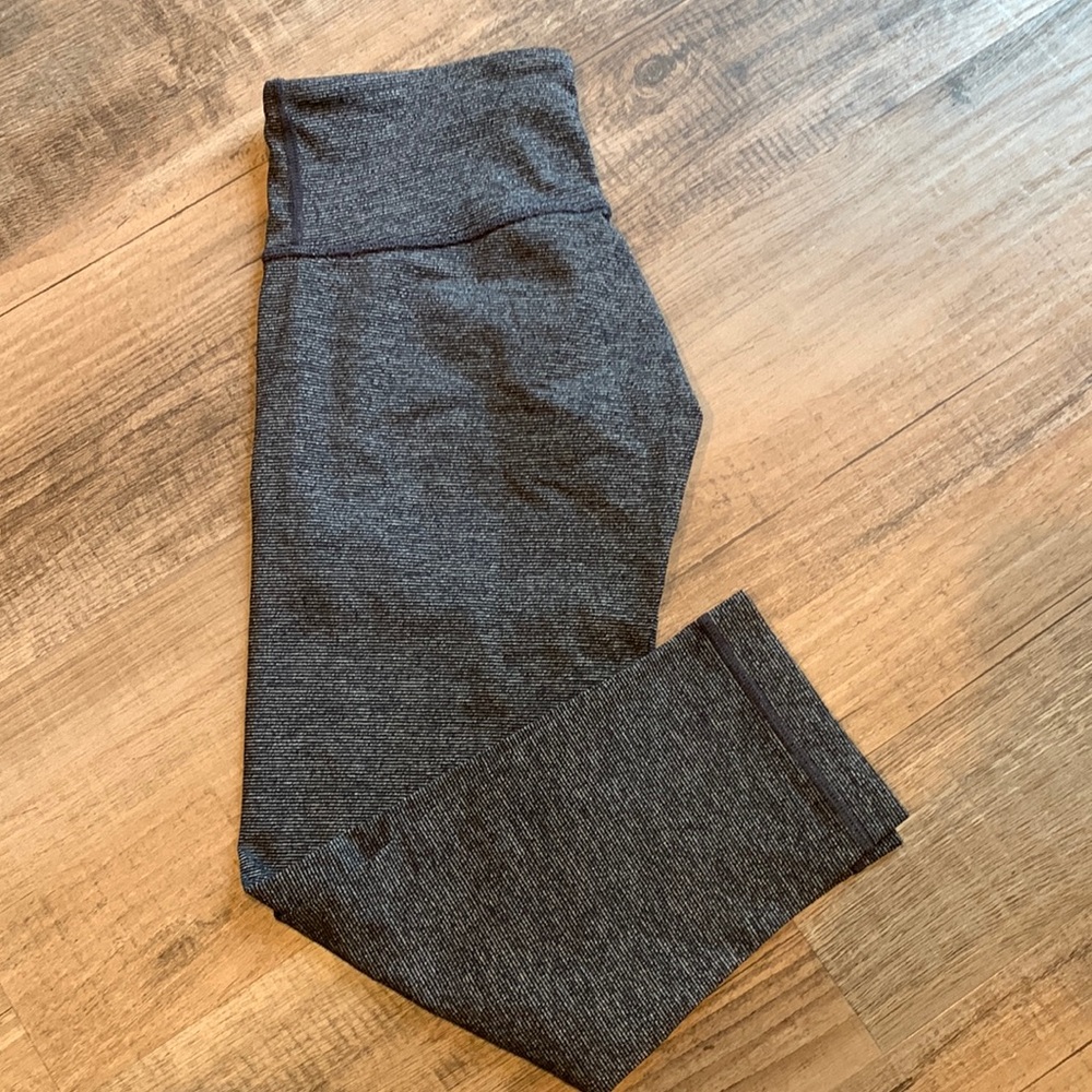 Lululemon Wunder Under mid rise crop